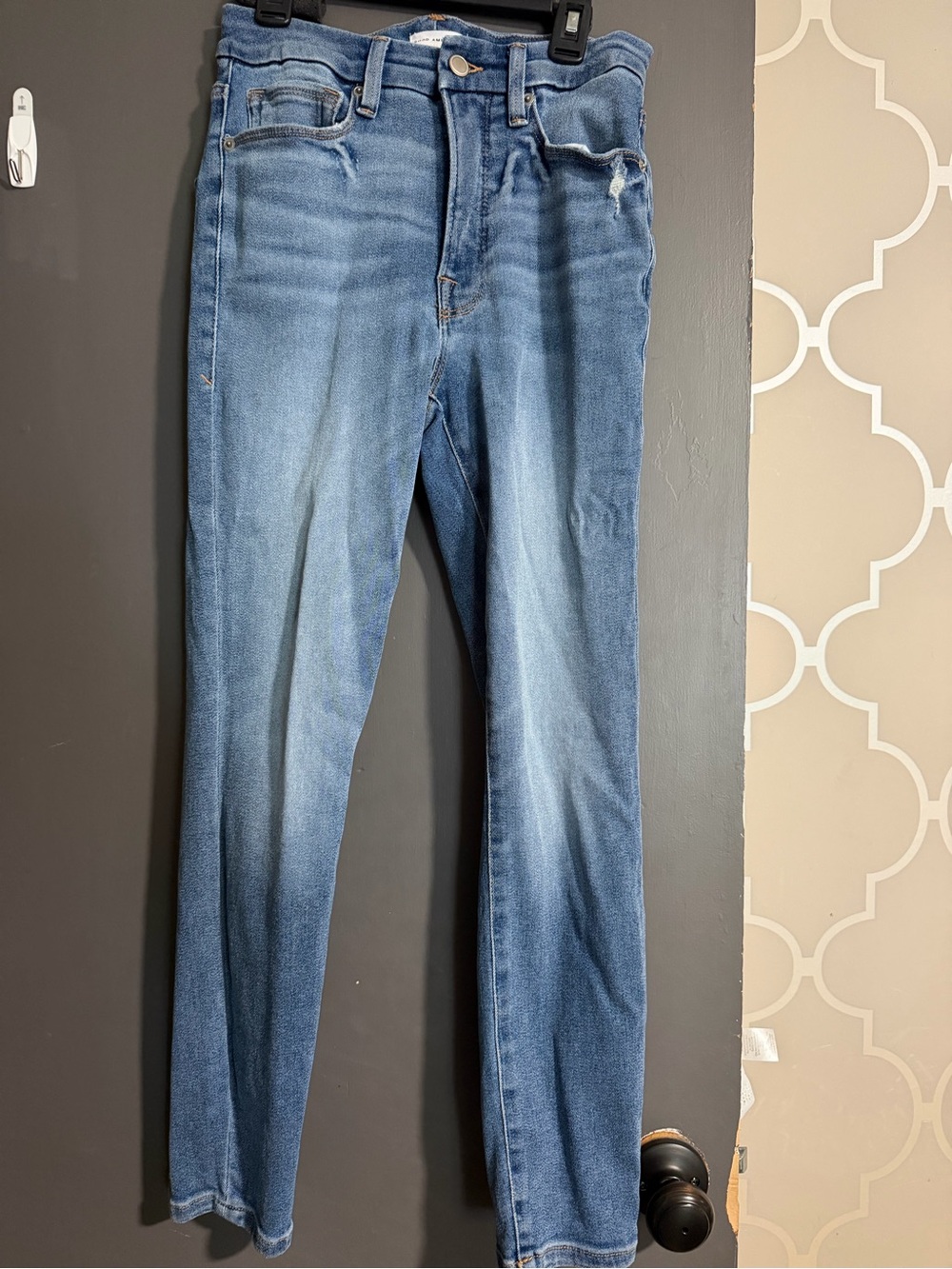 Good American Light Wash Skinny Jeans